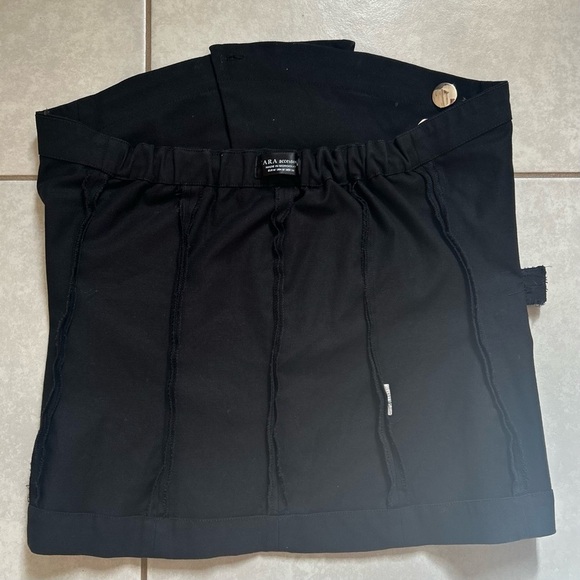 Zara Black top with Silver Buttons - Picture 6 of 6